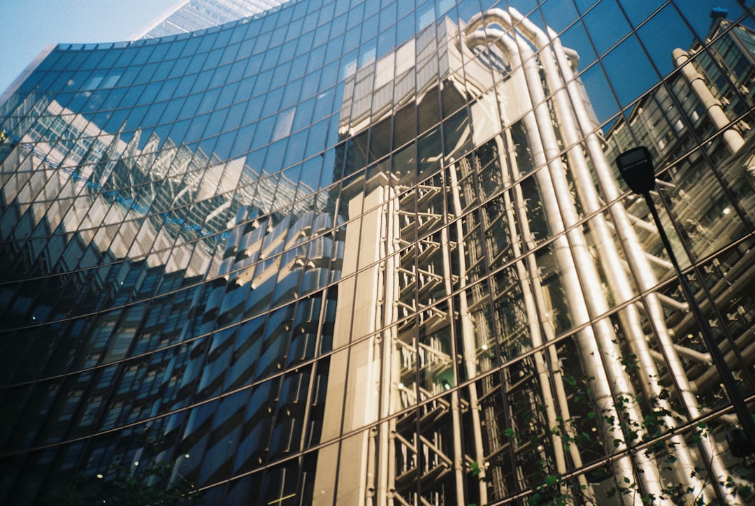 découvrez comment l'assurance peut protéger vos biens et votre avenir. obtenez des conseils sur les différents types d'assurance, comparez les offres et trouvez la couverture qui répond le mieux à vos besoins pour une tranquillité d'esprit assurée.