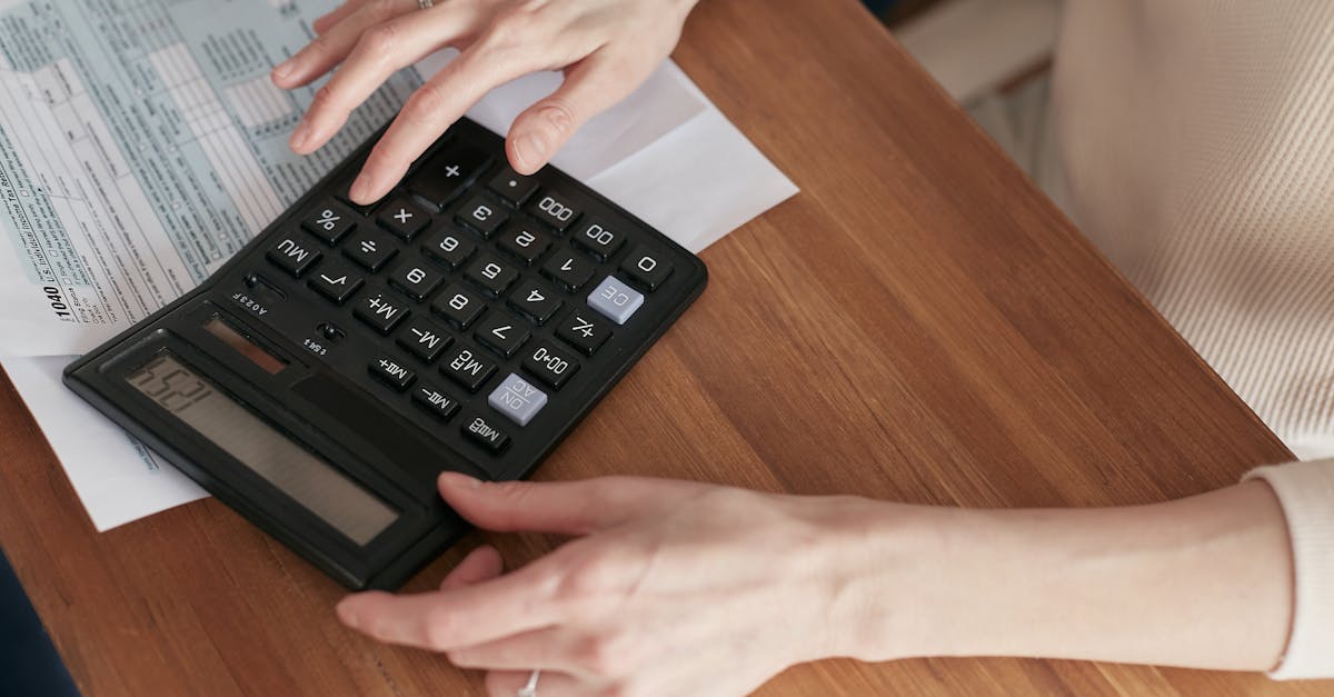 découvrez tout ce que vous devez savoir sur la fiscalité des entreprises, y compris les différentes taxes applicables, les déductions possibles et des conseils pour optimiser votre déclaration fiscale et réduire vos impôts.