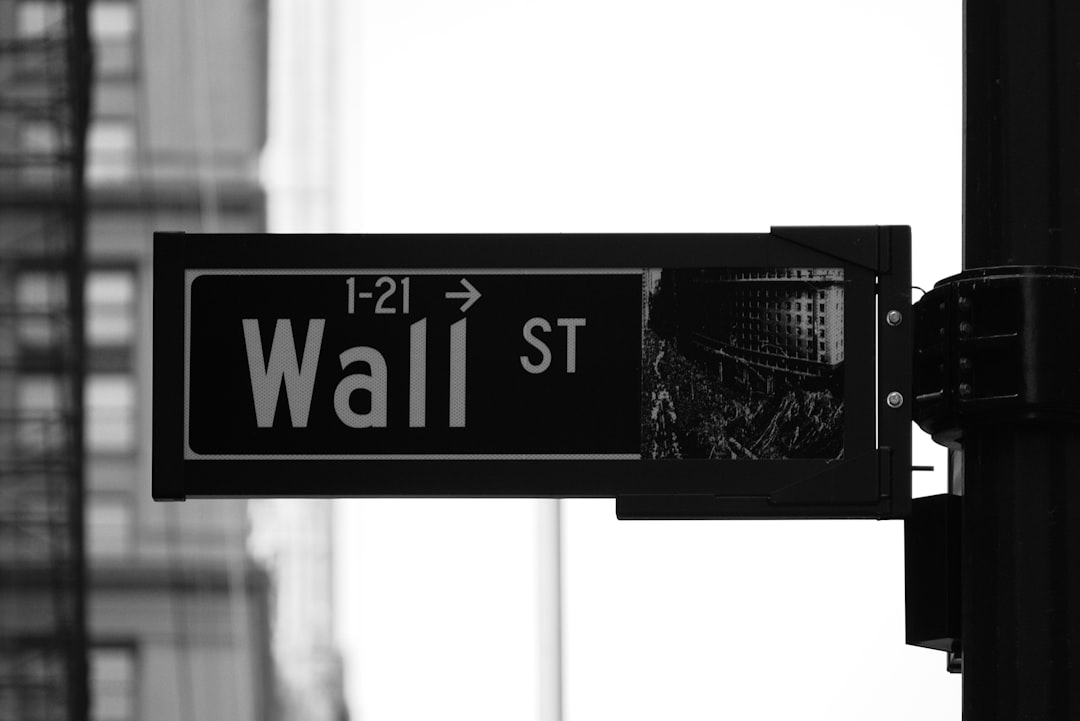 découvrez l'importance de la régulation des fintechs : un aperçu des normes, des défis et des opportunités dans un secteur en pleine évolution. restez informé sur les enjeux réglementaires qui façonnent l'avenir des services financiers numériques.