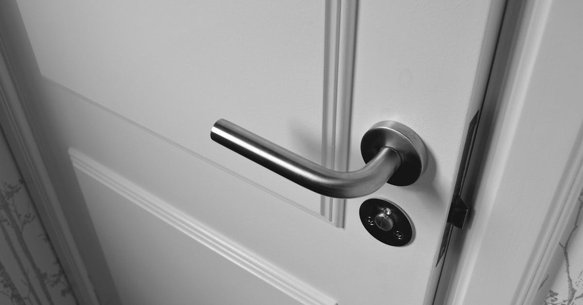 découvrez nos solutions de sécurité pour la maison : alarmes, caméras de surveillance et conseils pratiques pour protéger votre foyer des intrusions et garantir votre tranquillité d'esprit.